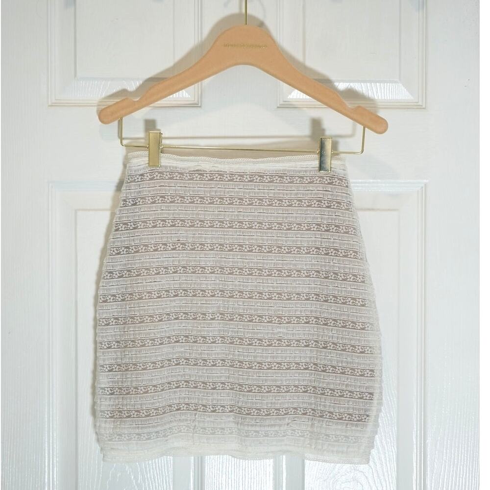 For Love & Lemons - Mini High Waist Skirt in White & Nude Ruffle Lace / Size S - Picture 3 of 4